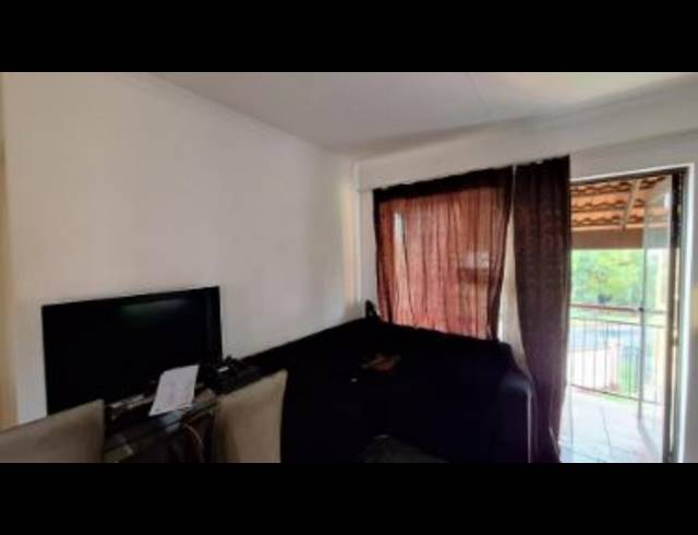 2 BEDROOM TOWNHOUSE FOR SALE IN CASTLEVIEW